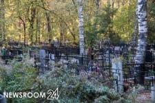 Вандалы срезали калитки оград на нижегородском кладбище «Красная Этна» 