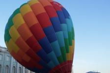 Воздушный шар опустился на легковушку в Нижнем Новгороде 