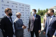 Первую в Нижегородской области электрозаправку представили Александру Новаку

 