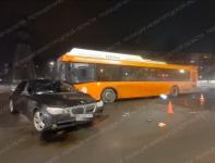 Пьяный водитель BMW врезался в автобус №71 в центре Сормова 