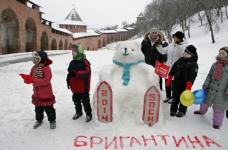 Нижегородцы слепили двадцать олимпийских снеговиков 