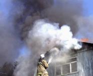 Восемь жилых домов горят из-за пала травы под Богородском 20 апреля   