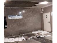 Крупный кусок штукатурки упал в переходе метро на Горького в Нижнем Новгороде 