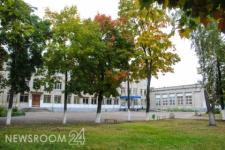 Не привитых от COVID-19 сотрудников школ не отстраняли от работы в Нижнем Новгороде 