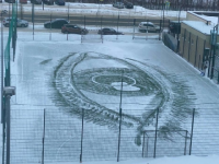 Новый снежный рисунок появился на футбольном поле в ЖК «Седьмое небо» 