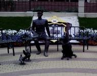 Похищен голубь из скульптурной композиции возле здания областного ГУ МВД 