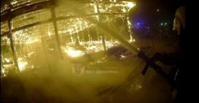 Крупный пожар тушили в ресторане на Гребном канале 