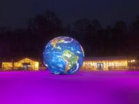 Гигантская планета Земля украсила каток в нижегородской «Швейцарии»  
