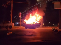 Porsche Cayenne сгорел на улице Белинского 