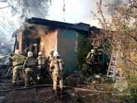 Два дома и 5 построек уничтожил смертельный пожар в Нижнем Новгороде 