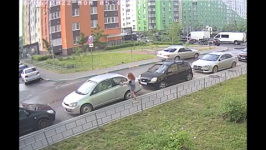 Четверо пожаловались на повреждение своих машин пьяной женщиной на Бурнаковке
 