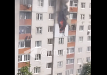 Квартира полыхает в многоэтажке на Тимирязева в Нижнем Новгороде 