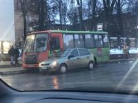 Автобус и легковушка столкнулись у оперного театра в Нижнем Новгороде 