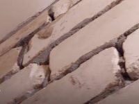 Дзержинцы отстроили кривую стену взамен разрушенной в квартире соседки 