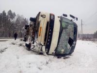 Автобус с пассажирами опрокинулся на М-7 в Володарском округе 