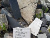 В Кстовском районе проводят проверку из-за обнаружения свалки надгробий 