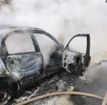 Иномарка сгорела во дворе дома в Нижнем Новгороде  