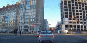 Водитель такси сбил курьера-велосипедиста в Нижнем Новгороде 