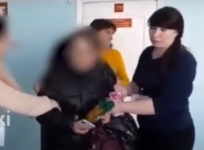 Появилось видео с пытавшейся поджечь избирательный участок в Дзержинске 