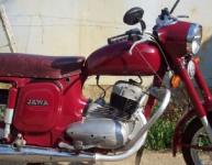 Мотоциклист на утилизированной «Яве» врезался в дом в Лысковском районе 