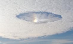 Похожие на НЛО облака сфотографировали над Нижним Новгородом 