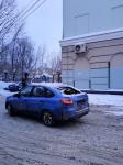 Снежная глыба упала на машину с 8-летним ребенком в Дзержинске 
 