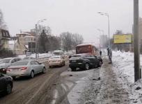 Четыре машины и автобус столкнулись на Родионова в Нижнем Новгороде 
