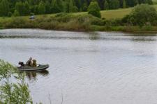 65-летний мужчина выпал из лодки и утонул в озере на Бору 