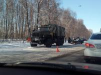 Два человека погибли при столкновении военного "Урала" и легковушки в Нижегородской области 
