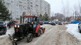Снежные завалы обнаружили у поликлиник и детсадов в Советском районе
 