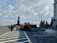 Сцену ко Дню города начали устанавливать на площади Минина в Нижнем Новгороде 