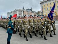 Юрий Шалабаев встретился с юными десантниками после парада Победы 