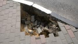 Тротуар провалился в центре Нижнего Новгорода 7 июля 
