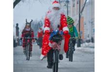 Деды Морозы совершили велопрогулку по центру Нижнего Новгорода   