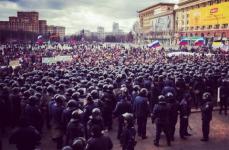 Жители Донецка и Харькова требовали на митингах проведения референдума 