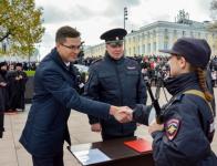 Шалабаев поздравил первокурсников Речного училища и Академии МВД с присягой

 