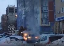 Автомобиль Porshe загорелся в центре Нижнего Новгорода 