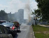 Машина загорелась на дороге в Автозаводском районе 