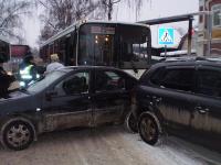 Водитель нижегородского рейсового автобуса, протаранившего иномарки, умер от сердечного приступа 