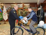 Глава нижегородского ГУФССП сделал подарок школьнику в рамках «Ёлки желаний» 