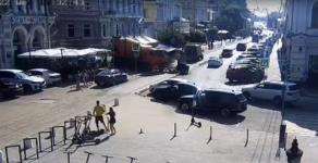 Появилось видео ДТП со скатившейся со съезда бетономешалкой в Нижнем Новгороде  