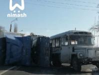 Человек погиб в массовом ДТП с автобусом и фурой на Автозаводе 10 марта 