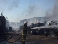 Опубликованы фото крупного пожара в промзоне Дзержинска 