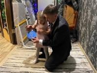 3-летняя нижегородка получила шведскую стенку от министра Баринова 