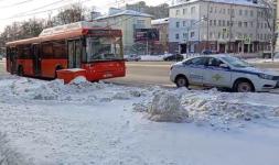 80-летняя женщина пострадала при падении в автобусе в Нижнем Новгороде 