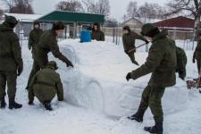 Лучшего снеговика слепили военные из подразделения ЗВО в поселке Новосмолинский Нижегородской области 