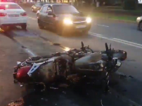Мотоцикл загорелся после ДТП с Volkswagen в Автозаводском районе 
