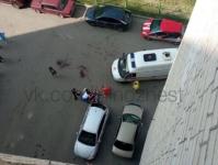 Истекающий кровью мужчина обнаружен под окнами 9-этажки на Автозаводе 