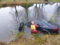 Иномарка упала в воду в Нижегородской области 