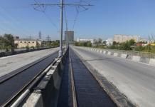Укладка трамвайных рельсов завершена на Молитовском мосту 